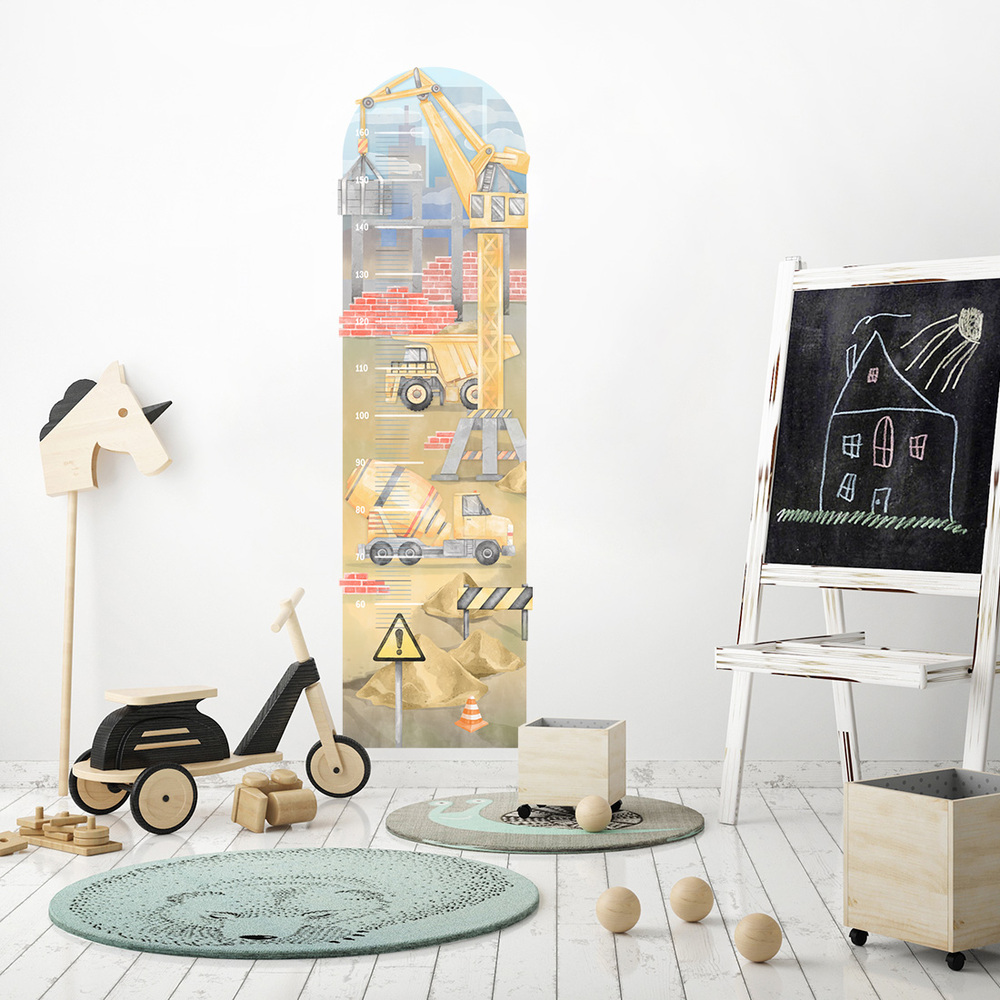 Wand dekoriert mit gelbem Baustelle Kindermesslatte Wandsticker