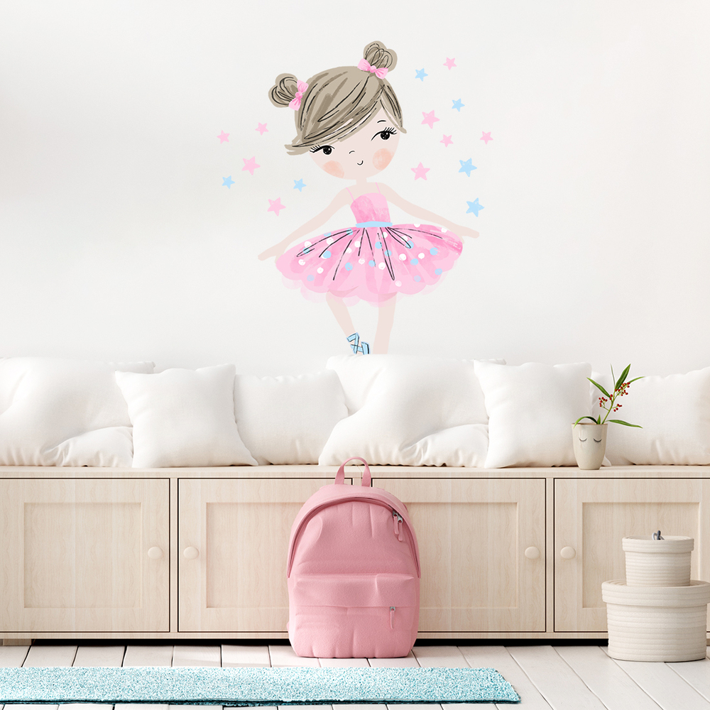 rosafarbene Ballerina Wandtattoo an Kinderzimmerwand
